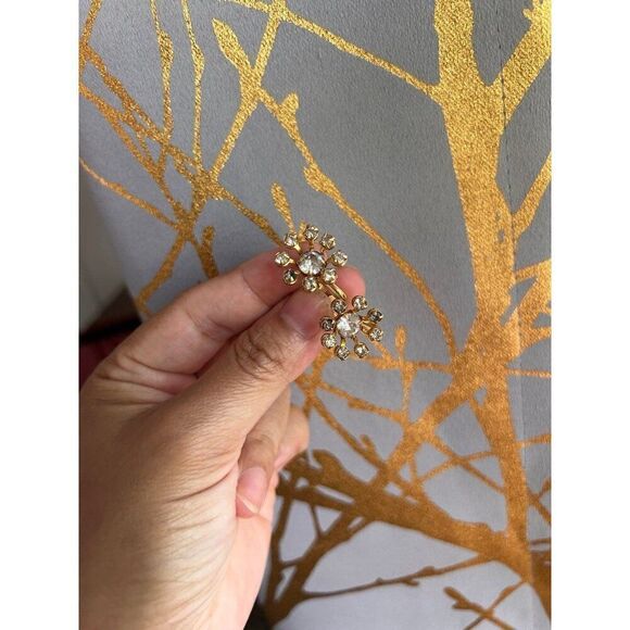 Screw back Rhinestones Earrings - Picture 4 of 4